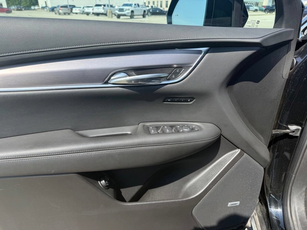 Certified 2024 Cadillac XT6 Luxury w/ LPO, Floor Liner Package AWD/4WD image 23