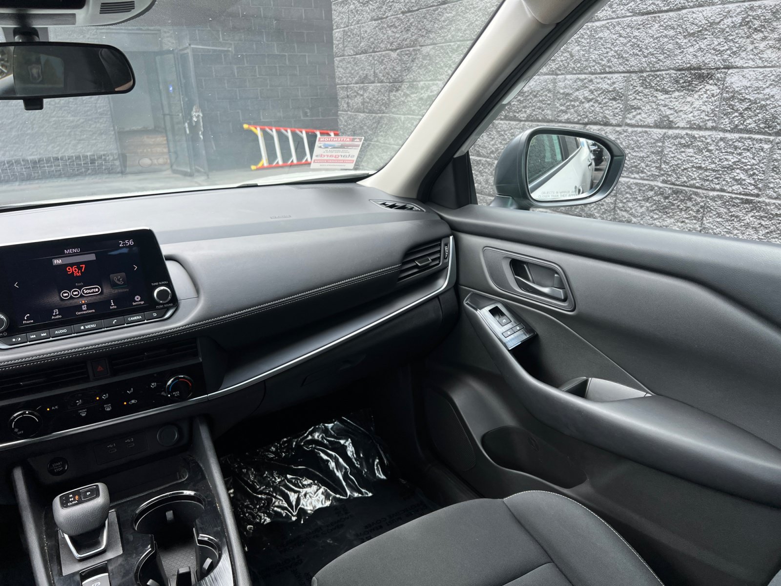 Used 2024 Nissan Rogue S FWD image 23