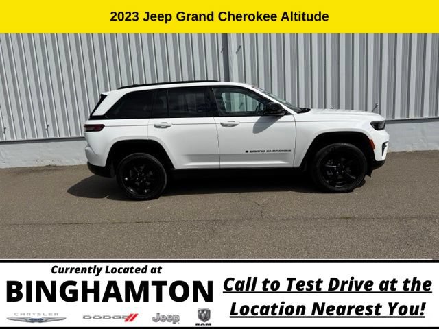 Used 2023 Jeep Grand Cherokee Altitude AWD/4WD image 4