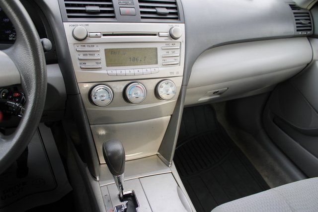 Used 2010 Toyota Camry LE image 20