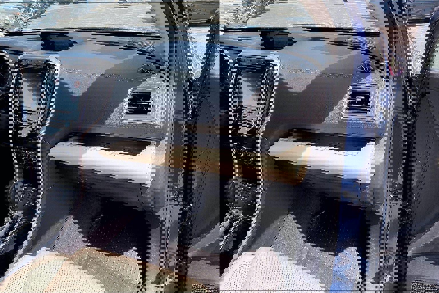 Used 2021 Subaru Ascent Limited w/ Technology Package image 16