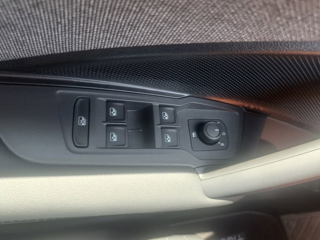 Used 2025 Volkswagen Tiguan S image 15