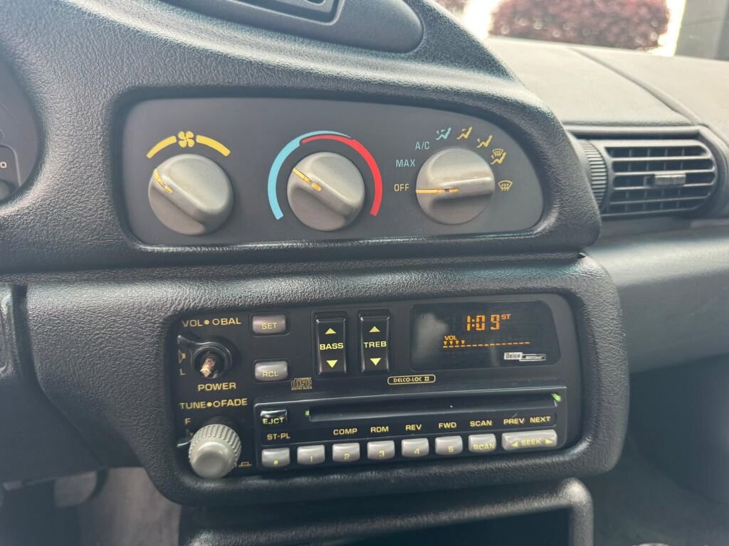 Used 1993 Chevrolet Camaro Z28 RWD image 15