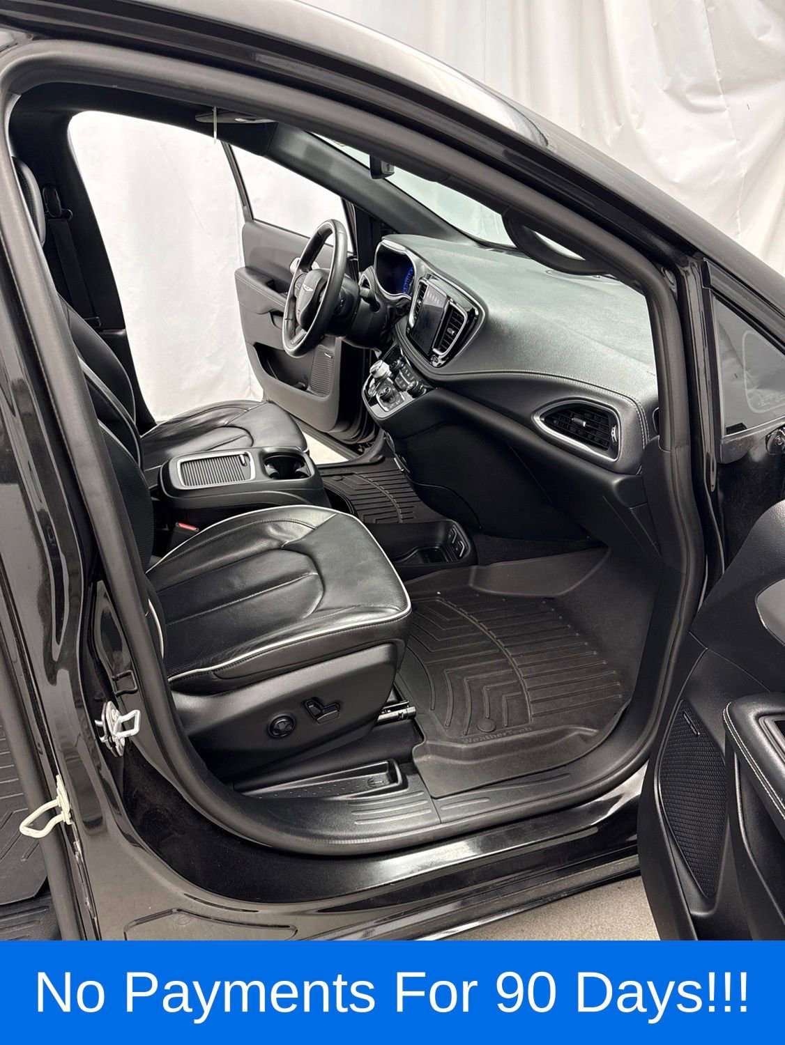 Used 2020 Chrysler Pacifica Limited FWD image 32