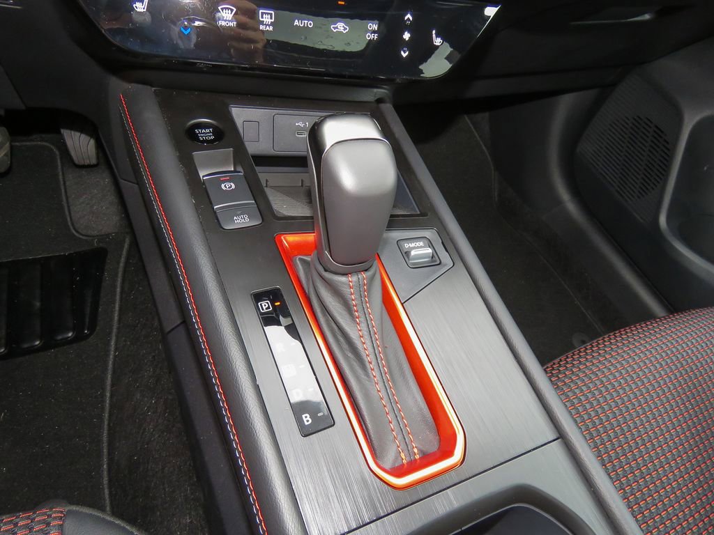 Certified 2025 Nissan Kicks SR w/ SR Premium Package AWD/4WD image 17