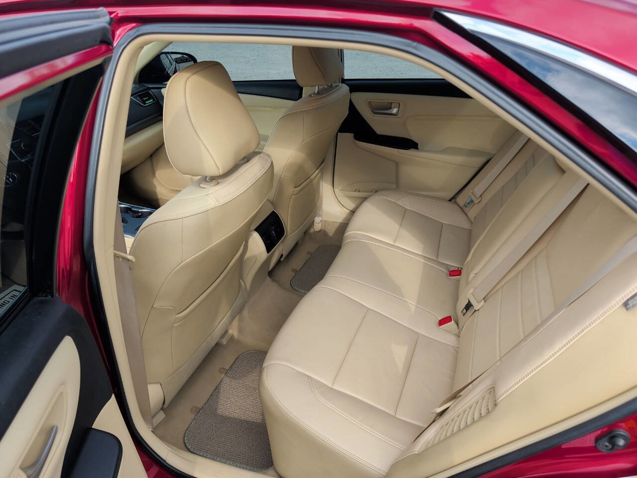 Used 2015 Toyota Camry XLE image 11