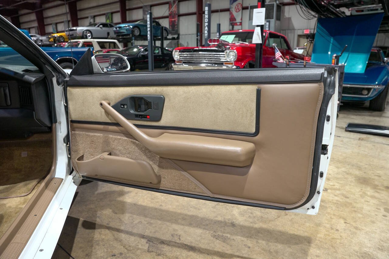 Used 1992 Pontiac Firebird Formula RWD image 39