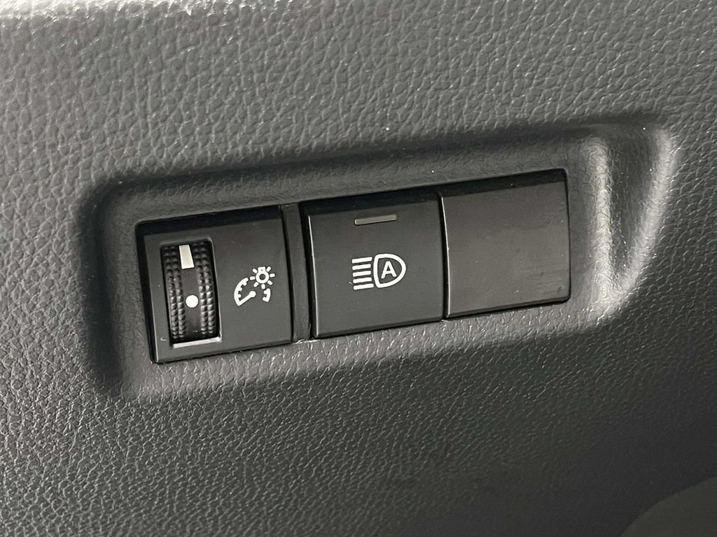 Used 2022 Toyota RAV4 XLE AWD/4WD image 9