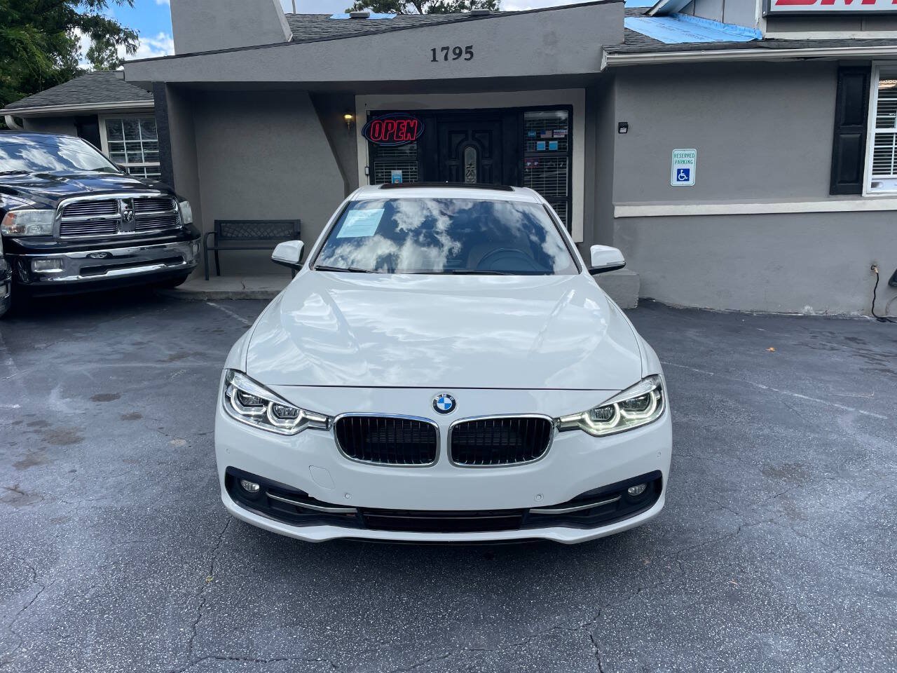 Used 2017 BMW 330i Sedan RWD image 3