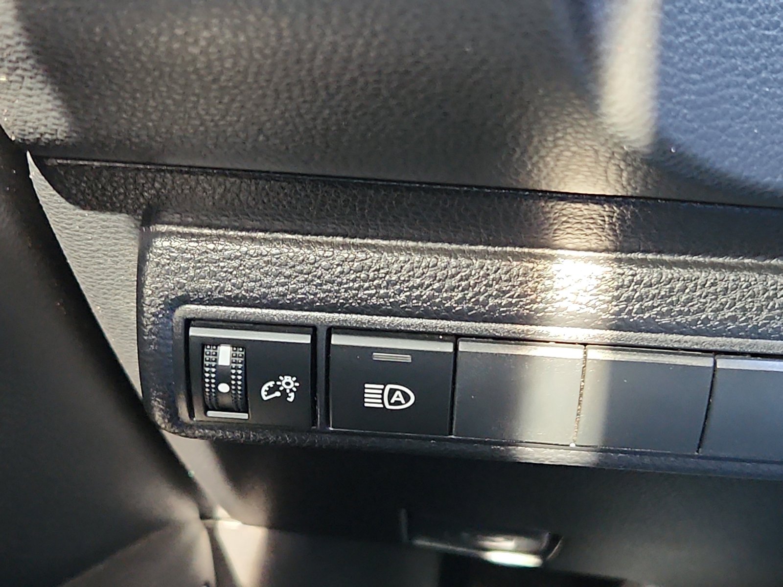 Used 2022 Toyota Corolla SE w/ Carpet Mat Package (TMS) image 19