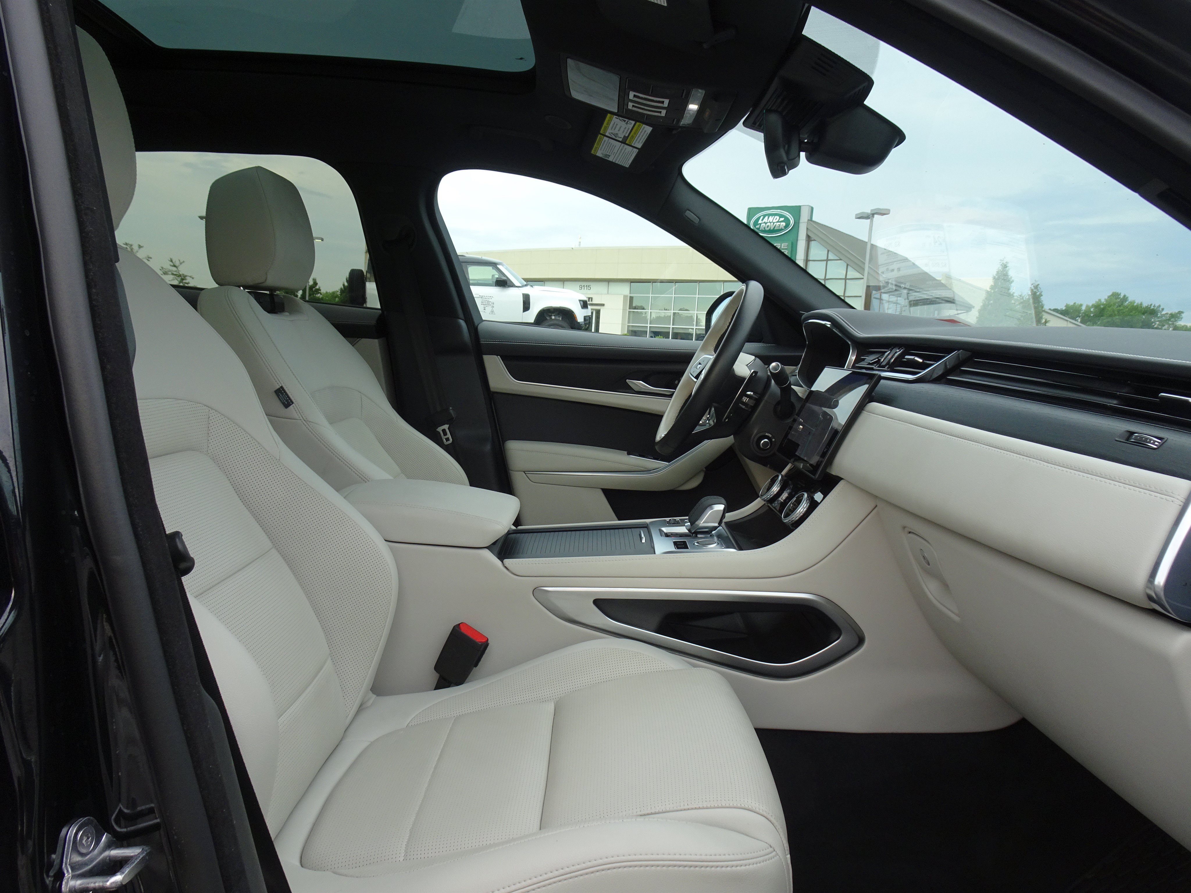 New 2025 Jaguar F-PACE R-Dynamic S AWD/4WD image 27