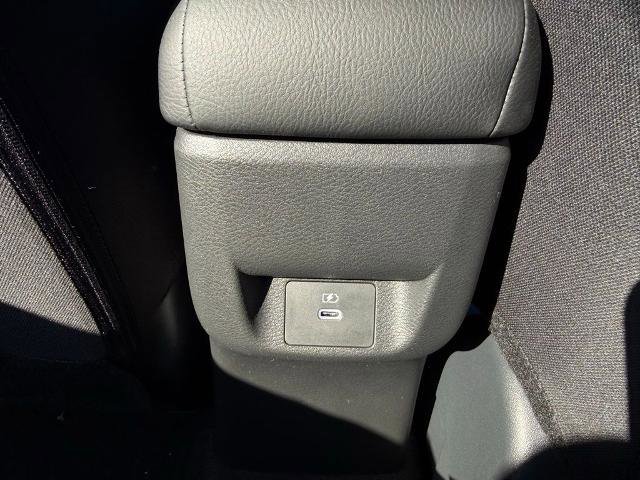 New 2025 Nissan Versa SR w/ Trunk Package FWD image 12