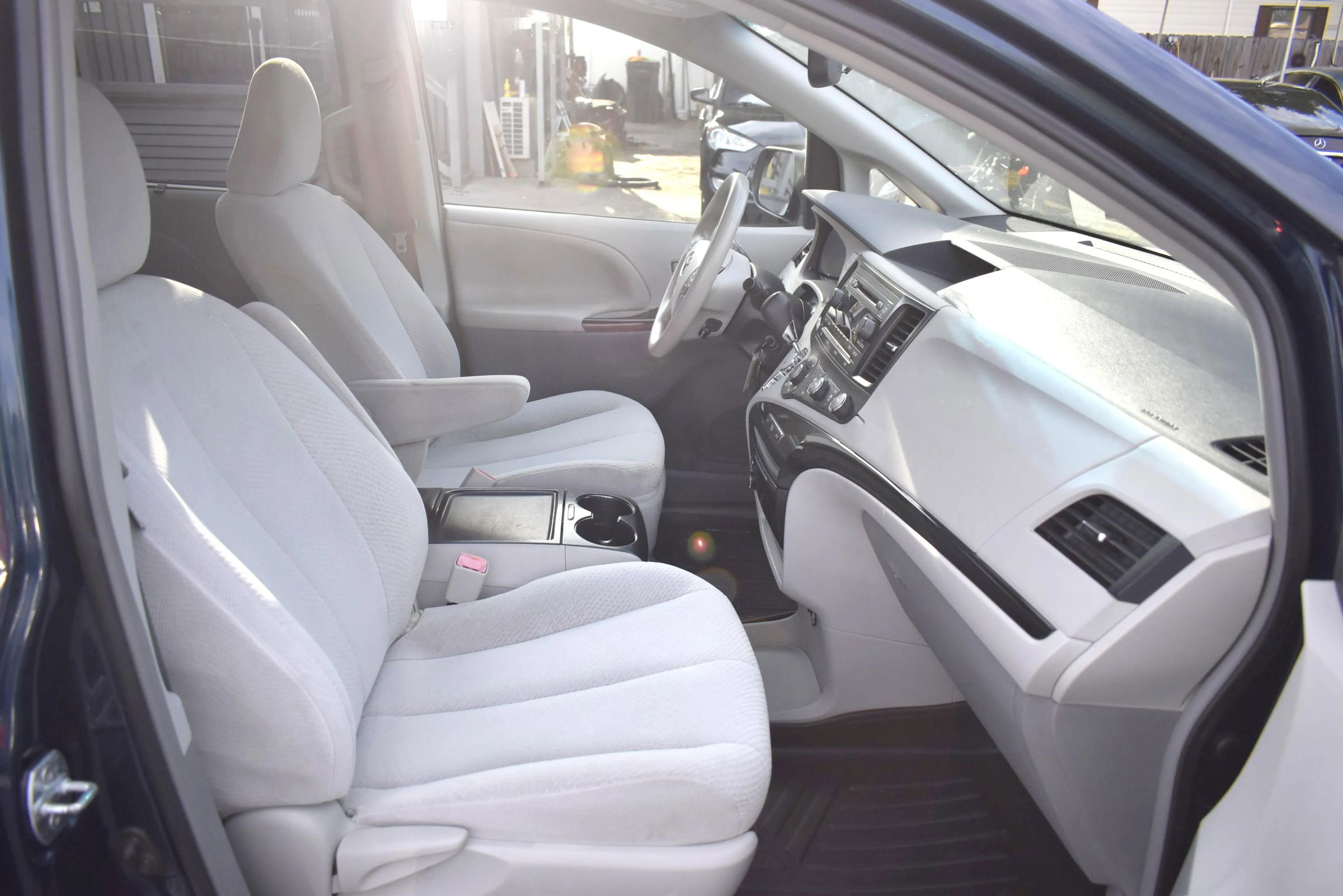 Used 2012 Toyota Sienna LE image 12