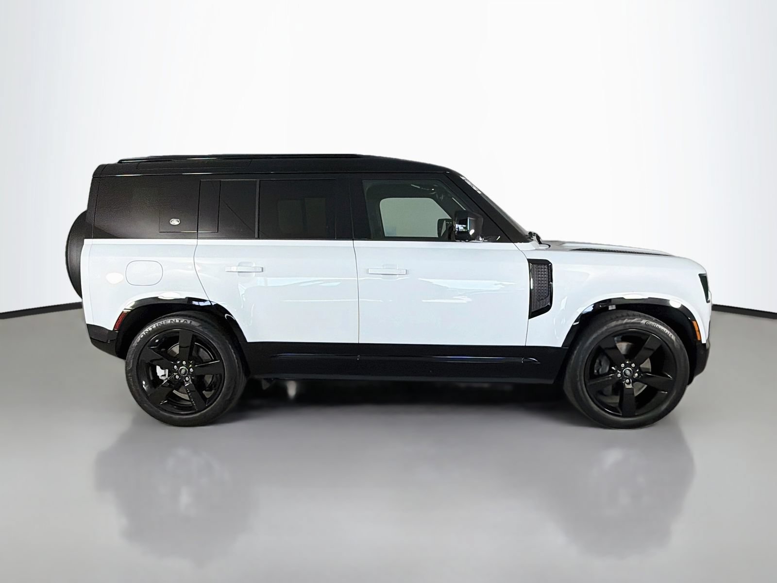 Used 2023 Land Rover Defender 110 X-Dynamic SE AWD/4WD image 8