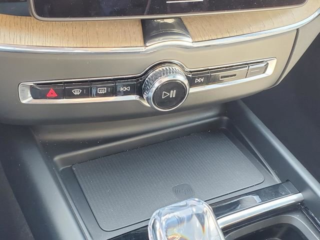 Certified 2026 Volvo XC60 B5 Plus w/ Protection Package Premier image 23