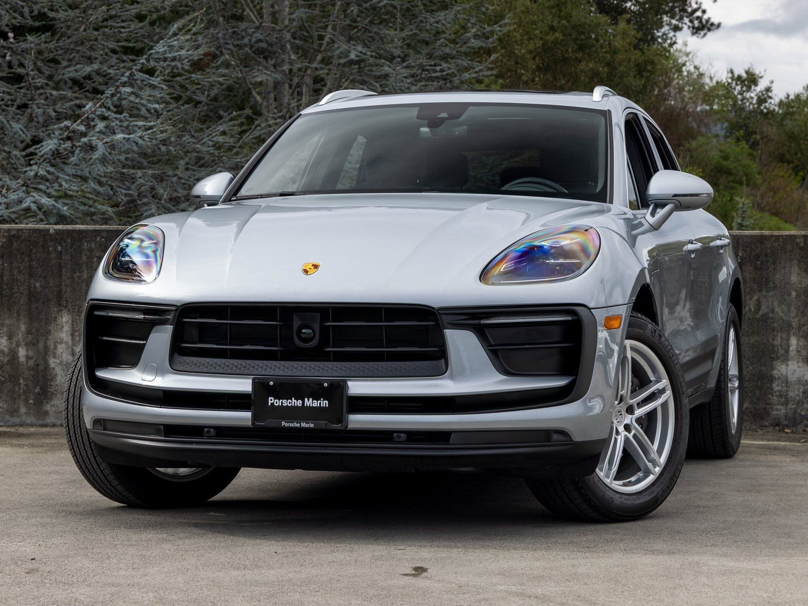 Certified 2025 Porsche Macan image 1