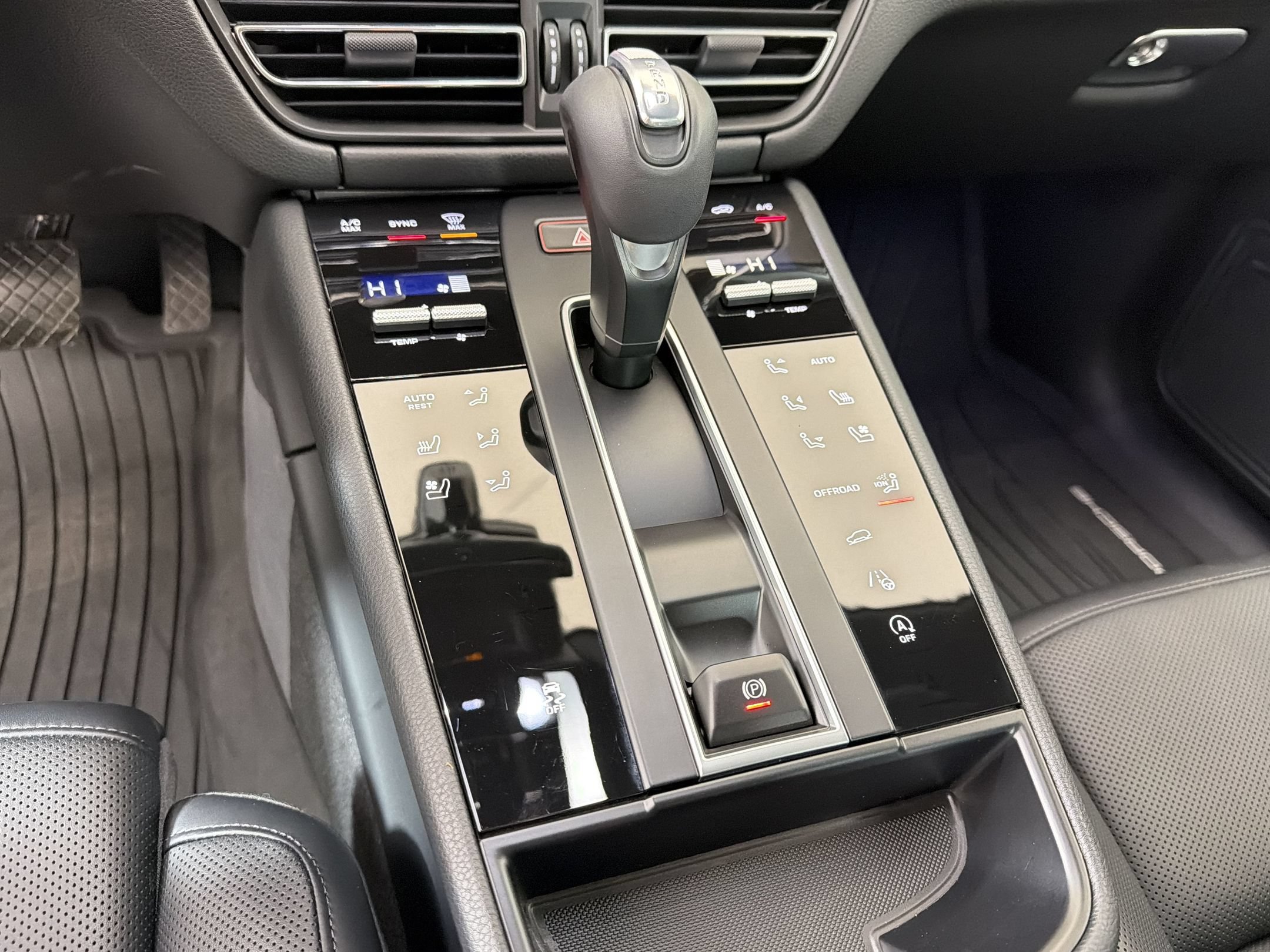 Certified 2026 Porsche Macan AWD/4WD image 21