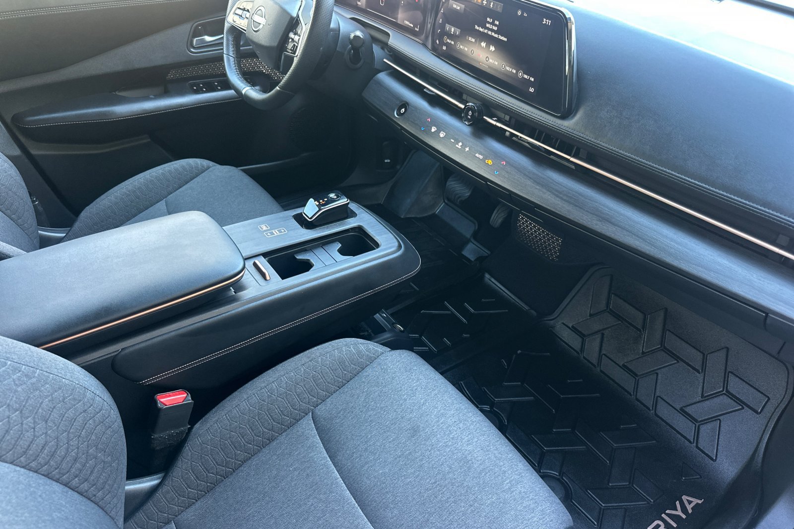Certified 2023 Nissan Ariya FWD image 20