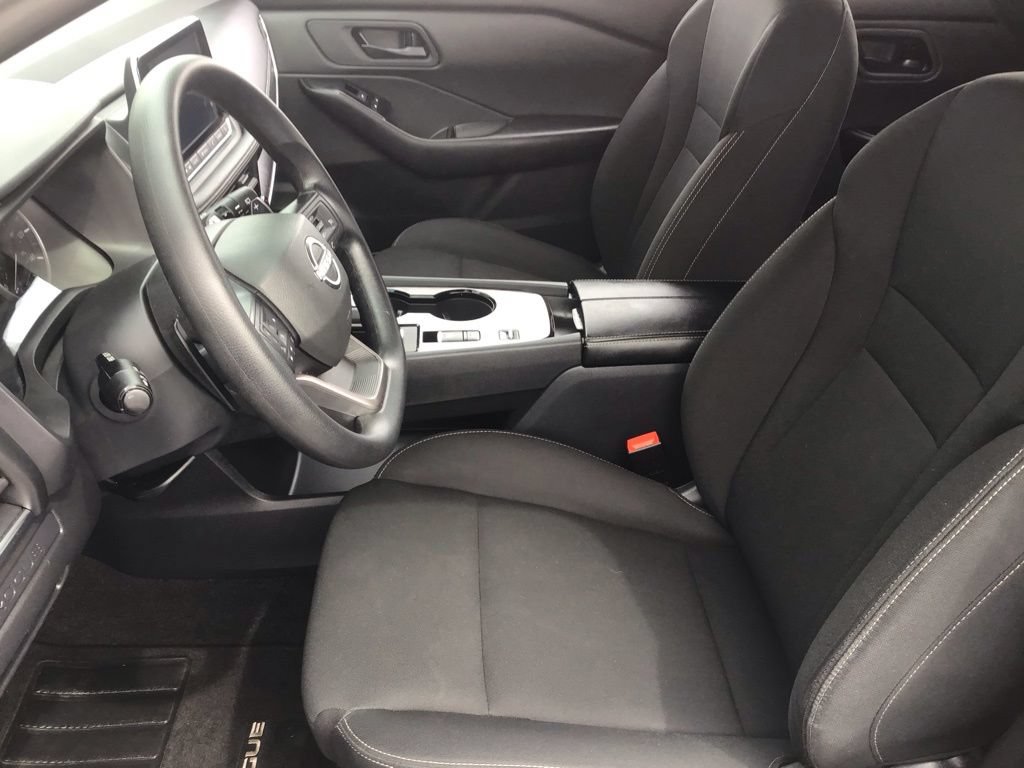 Used 2025 Nissan Rogue S FWD image 6