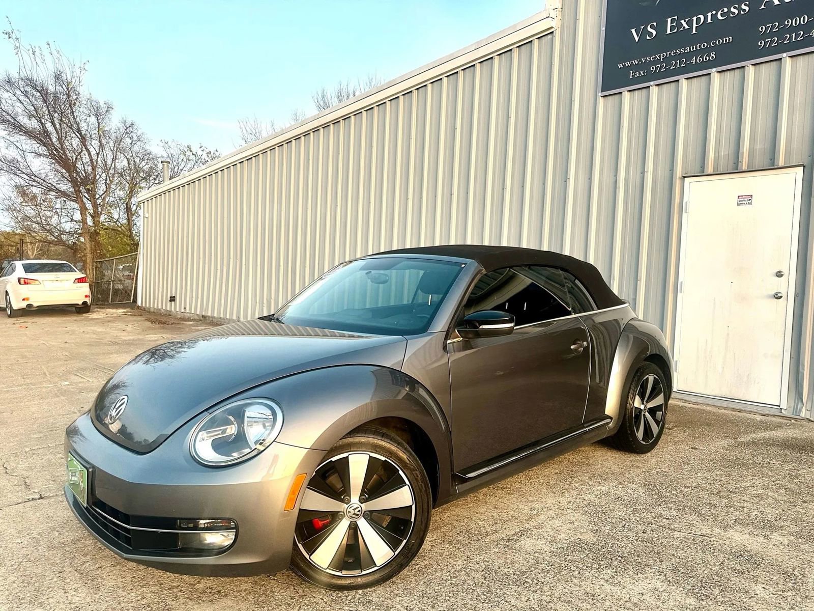 Used 2013 Volkswagen Beetle 2.0T image 2