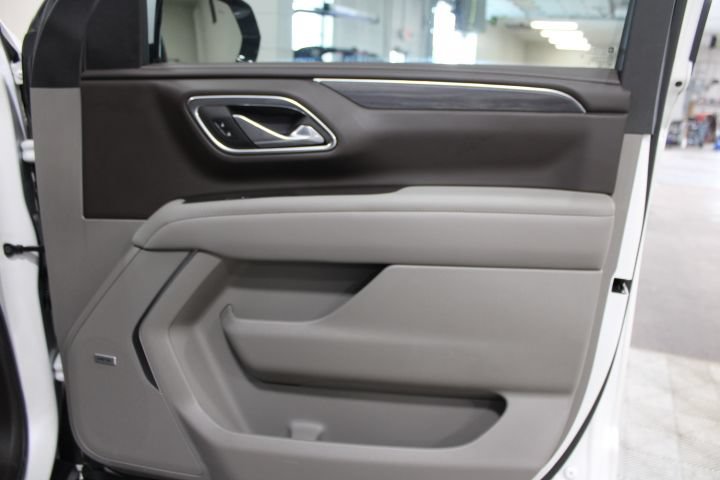 Used 2024 GMC Yukon SLT w/ SLT Luxury Package AWD/4WD image 24