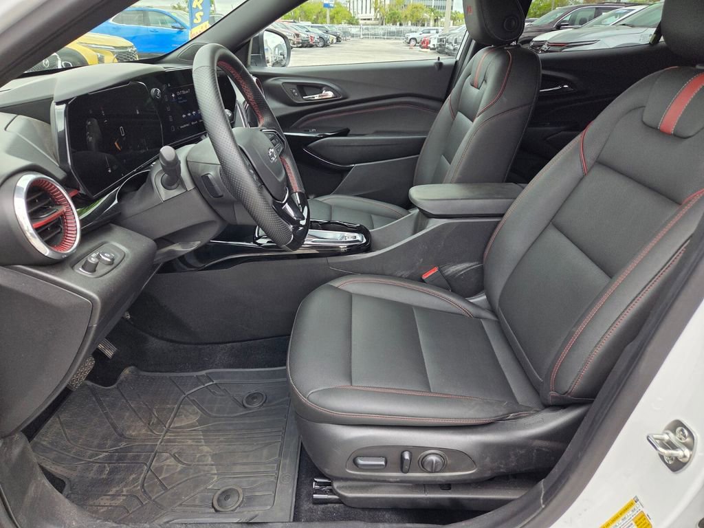 Certified 2025 Chevrolet Trax RS w/ Driver Confidence Package image 4