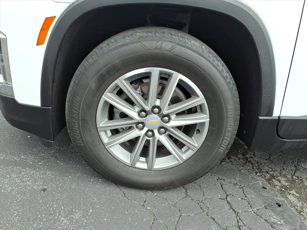 Used 2023 Chevrolet Traverse LT image 9