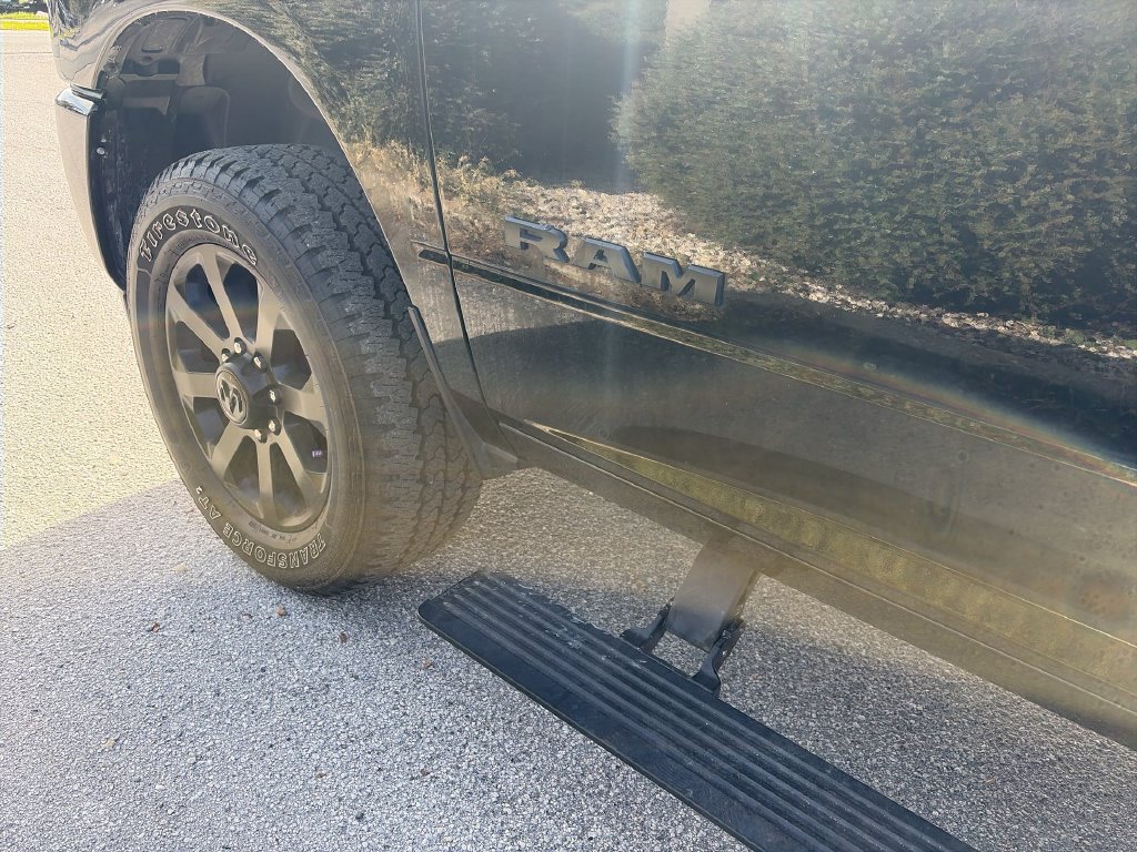Used 2025 RAM 3500 Laramie AWD/4WD image 16