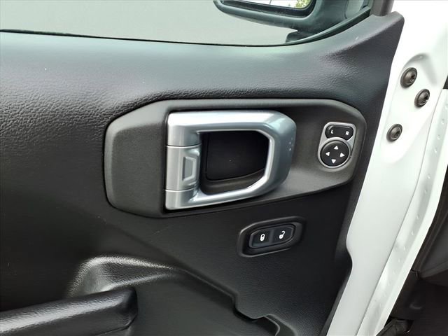 Used 2021 Jeep Gladiator Mojave w/ Cold Weather Group AWD/4WD image 16