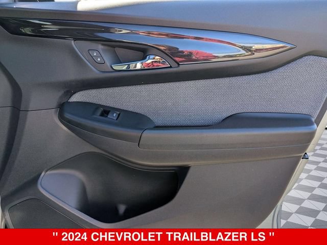 Used 2024 Chevrolet TrailBlazer LS AWD/4WD image 34