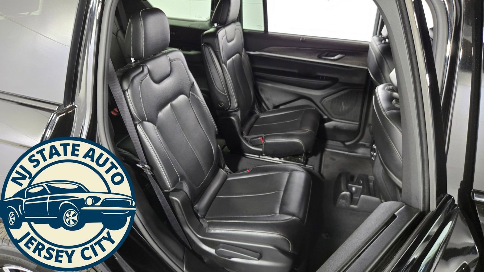 Used 2024 Jeep Grand Cherokee L Limited w/ Luxury Tech Group II image 35