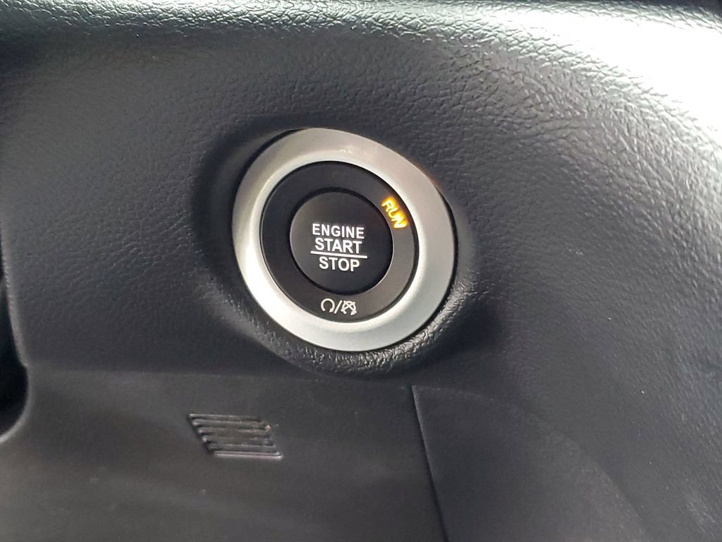 Used 2025 Chrysler Pacifica Select FWD image 18