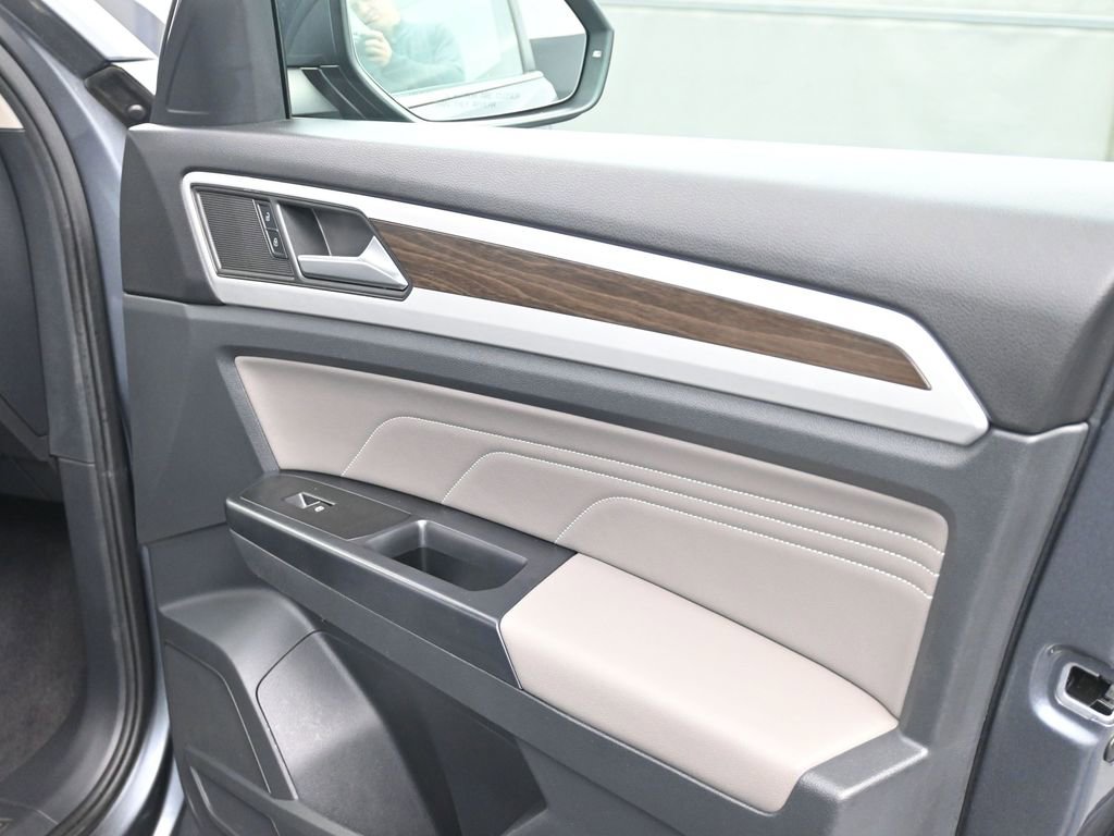 Used 2021 Volkswagen Atlas SE w/ Panoramic Sunroof Package image 19