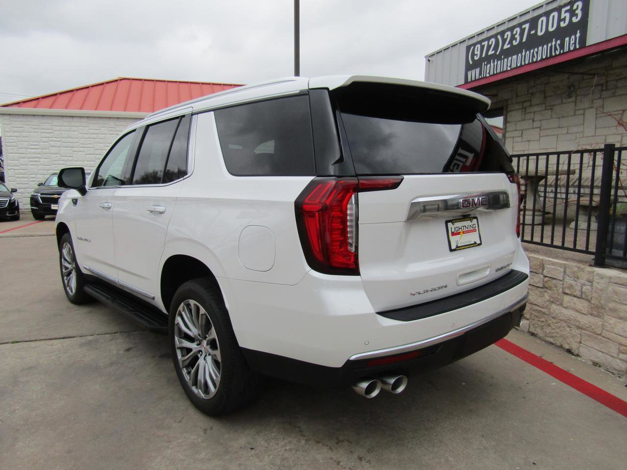 Used 2021 GMC Yukon Denali AWD/4WD image 3