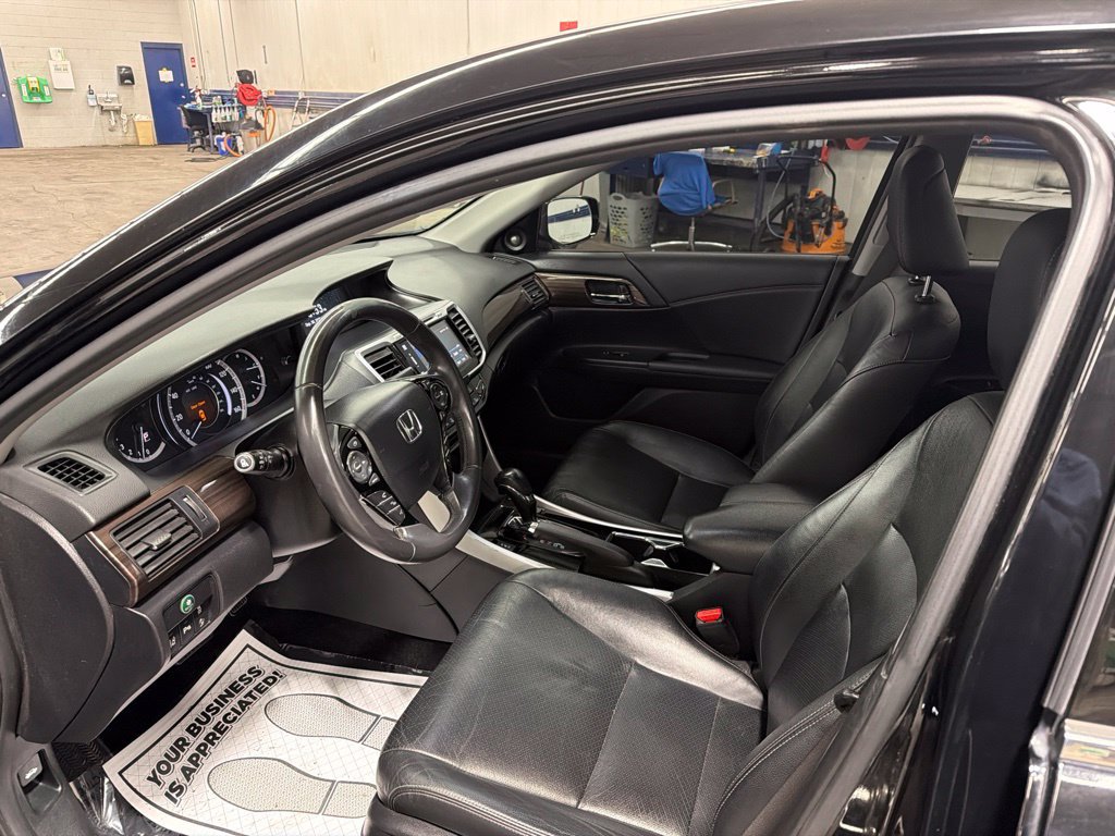 Used 2017 Honda Accord Touring image 20
