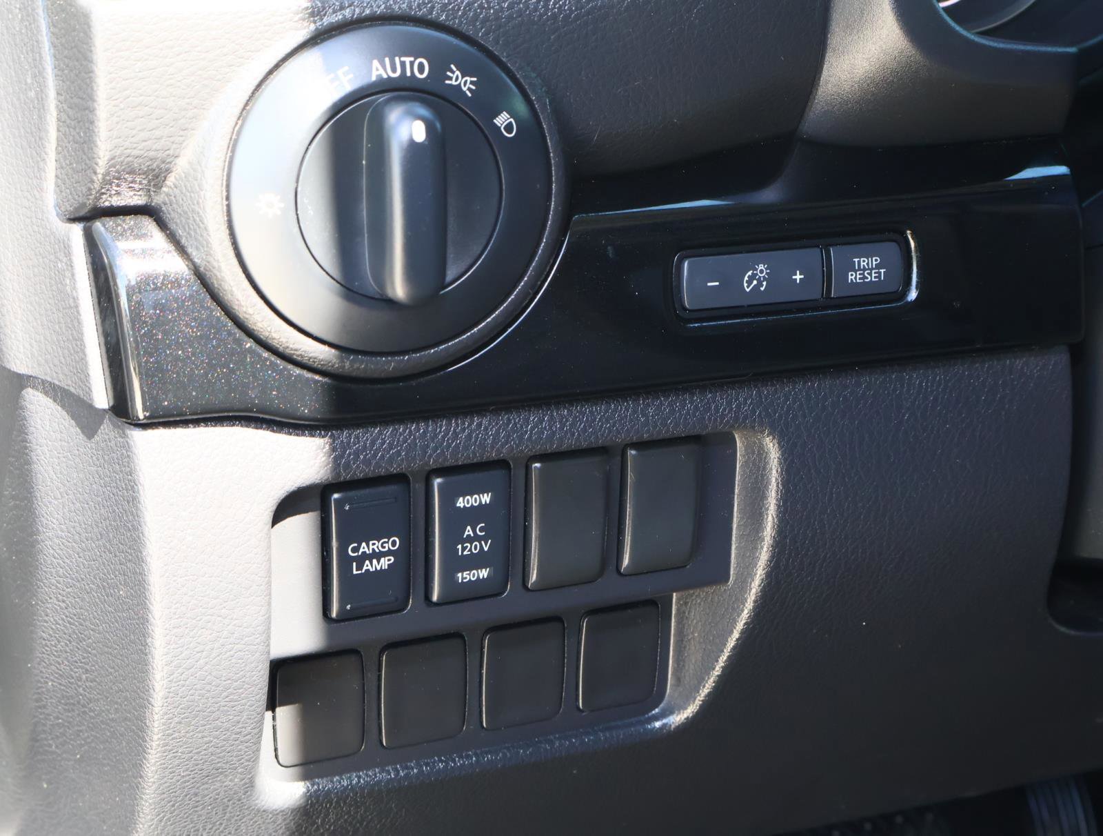 Used 2020 Nissan Titan SV w/ SV Convenience Package image 20