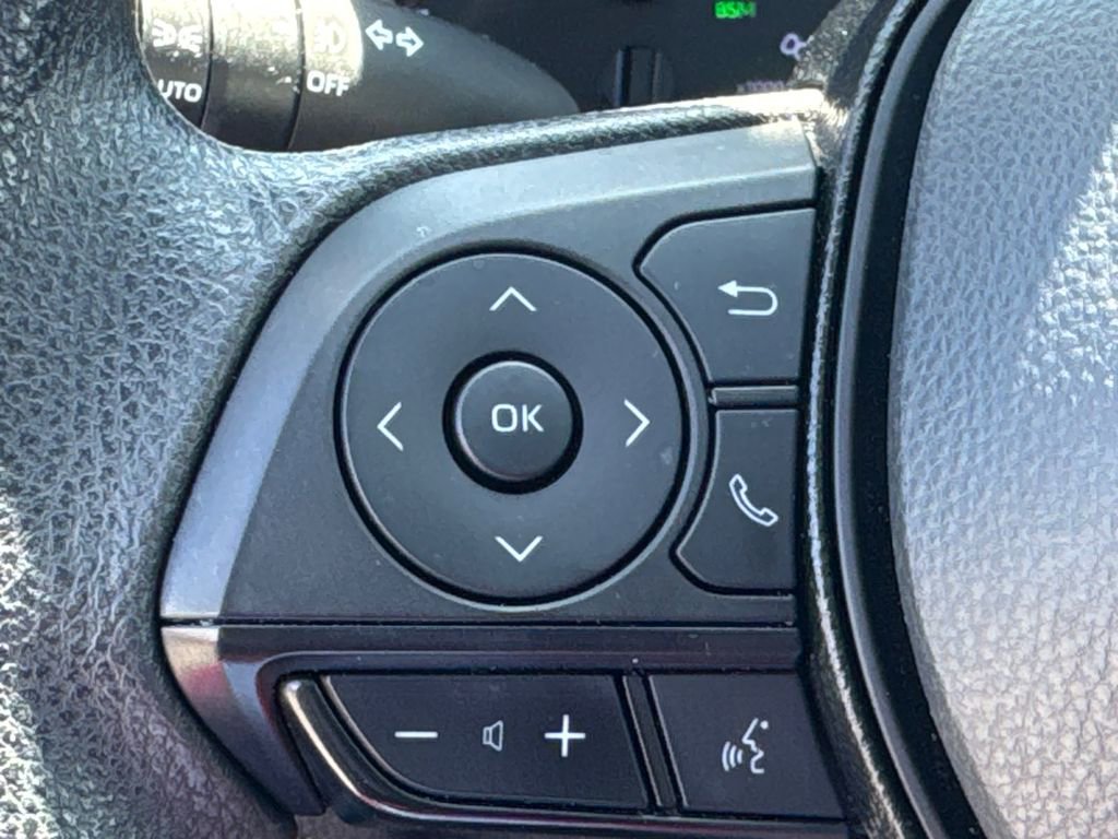 Used 2021 Toyota RAV4 XLE w/ Convenience Package FWD image 25
