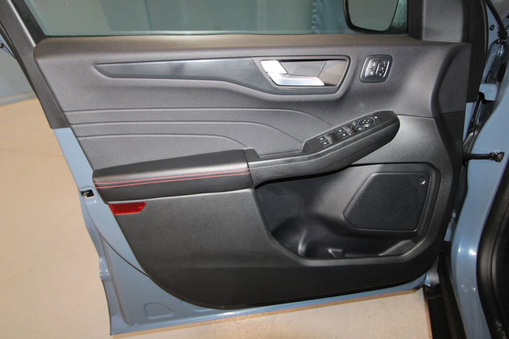 Used 2025 Ford Escape ST-Line Elite image 5