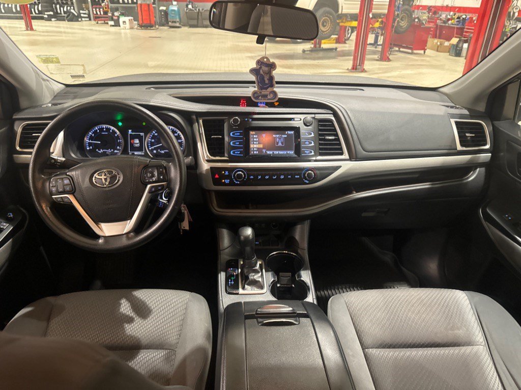 Used 2017 Toyota Highlander LE FWD image 46