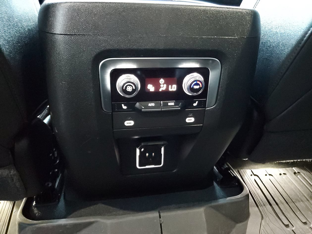 Used 2024 GMC Yukon AT4 w/ AT4 Premium Package AWD/4WD image 15