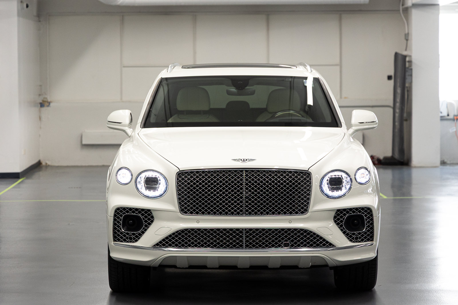 Used 2023 Bentley Bentayga AWD/4WD image 8