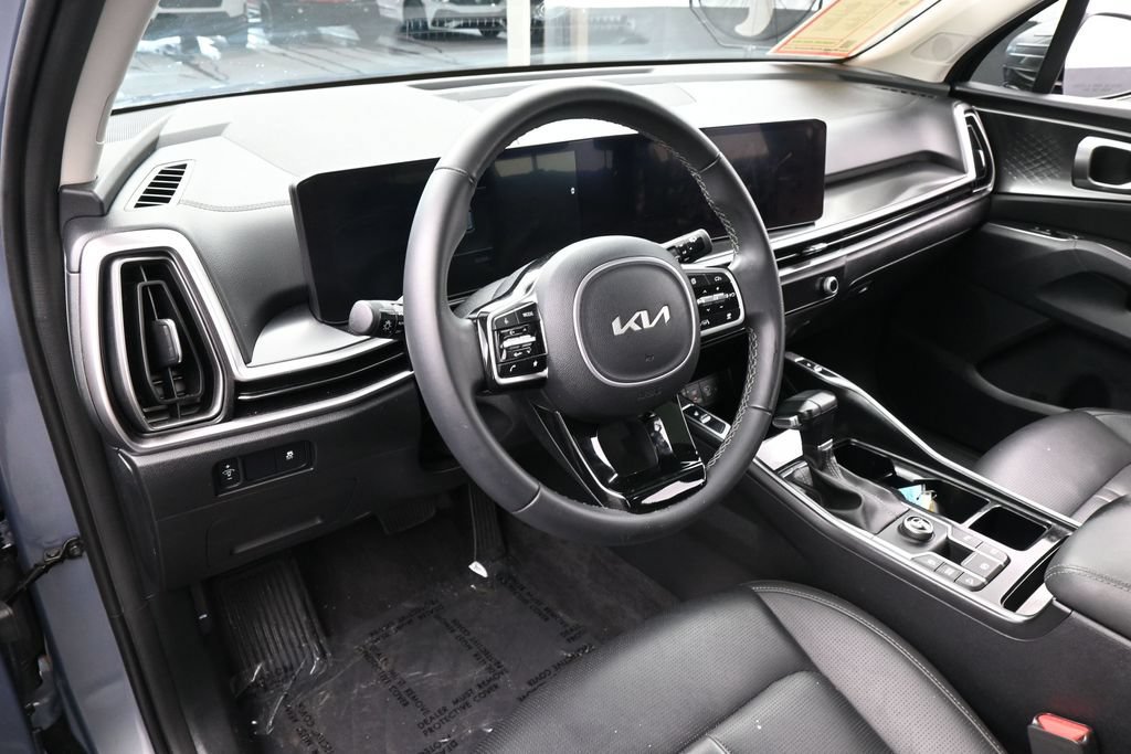 Used 2025 Kia Sorento S w/ Panoramic Sunroof Package FWD image 12