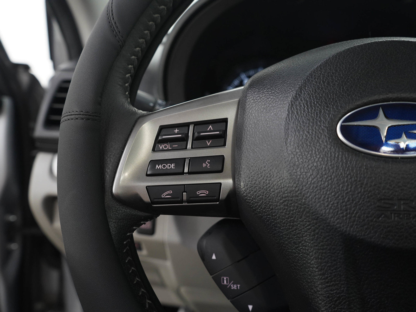 Used 2015 Subaru Forester 2.5i Touring w/ Eyesight & Navigation System AWD/4WD image 26