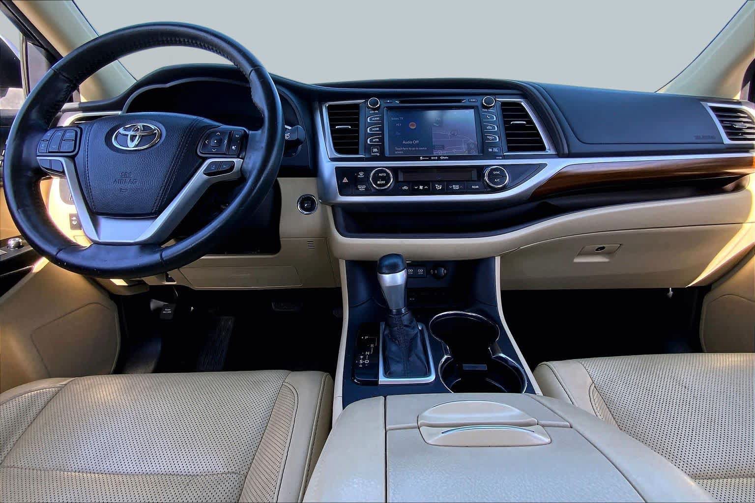 Used 2018 Toyota Highlander Limited Platinum FWD image 15