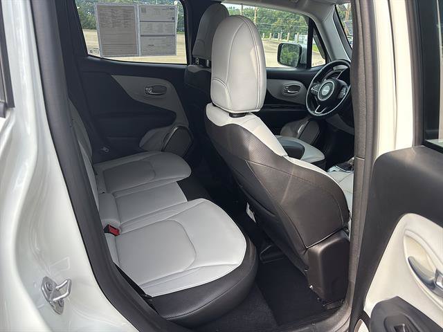 Used 2018 Jeep Renegade Limited w/ UConnect 8.4 Nav Group AWD/4WD image 19
