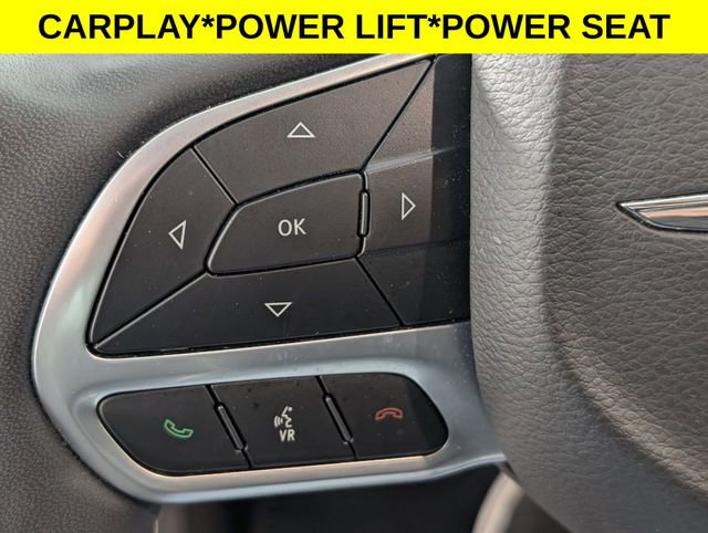 Used 2022 Chrysler Voyager LX image 15