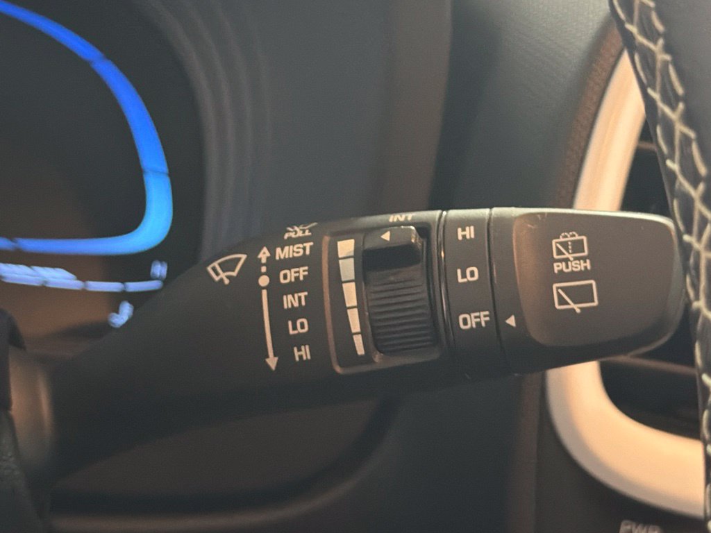 Certified 2024 Hyundai Venue Limited FWD image 36