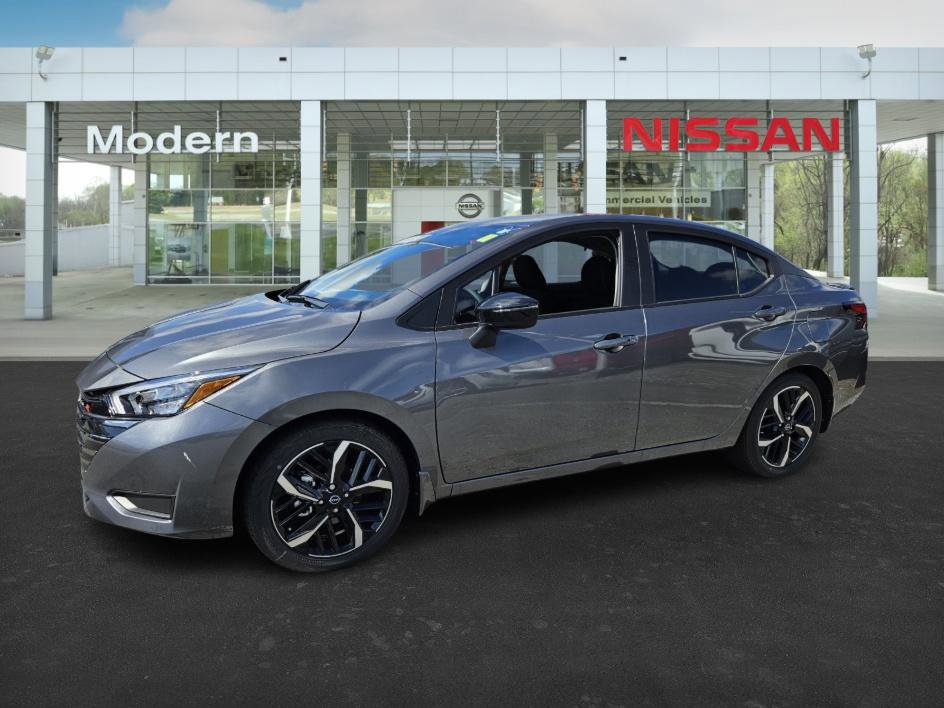 New 2025 Nissan Versa SR w/ Trunk Package