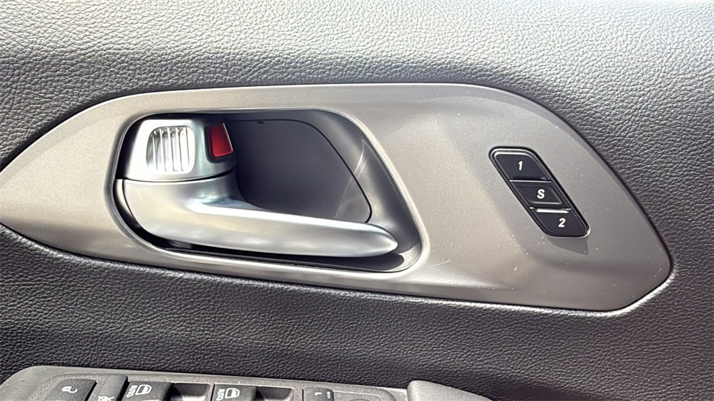 New 2025 Chrysler Pacifica Select image 18
