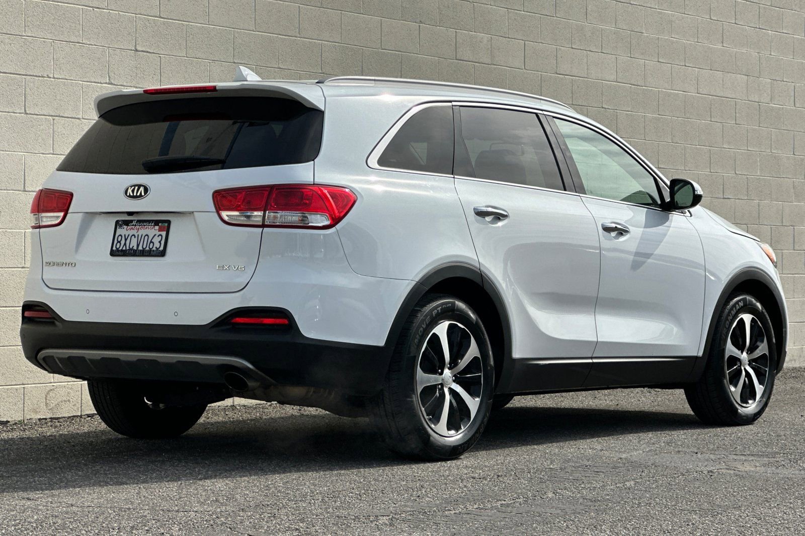 Used 2017 Kia Sorento EX w/ EX V6 Premium Package FWD image 4